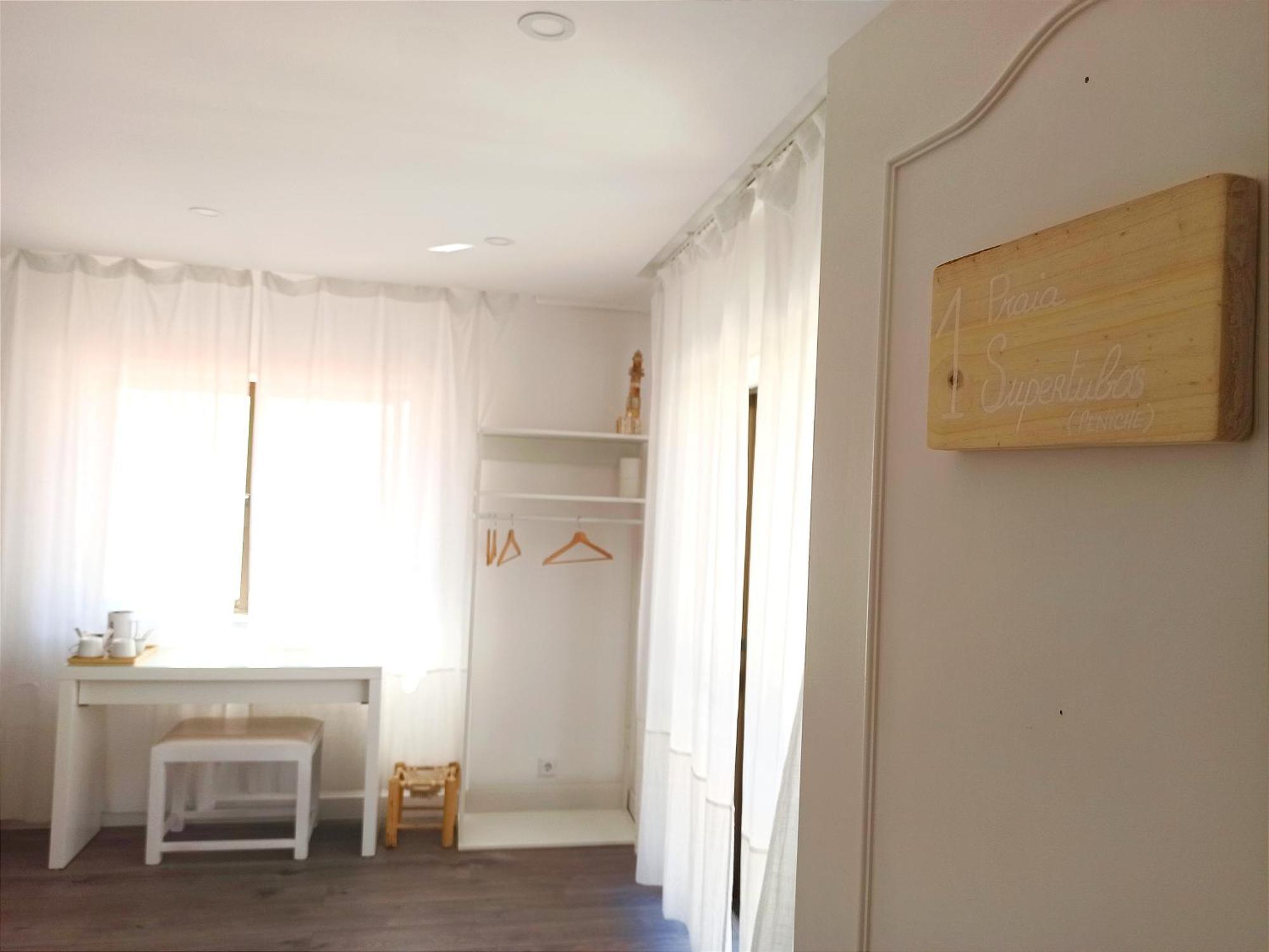 Bed and Breakfast SUPERTUBOS HOUSE Peniche Atouguia Da Baleia Zimmer foto