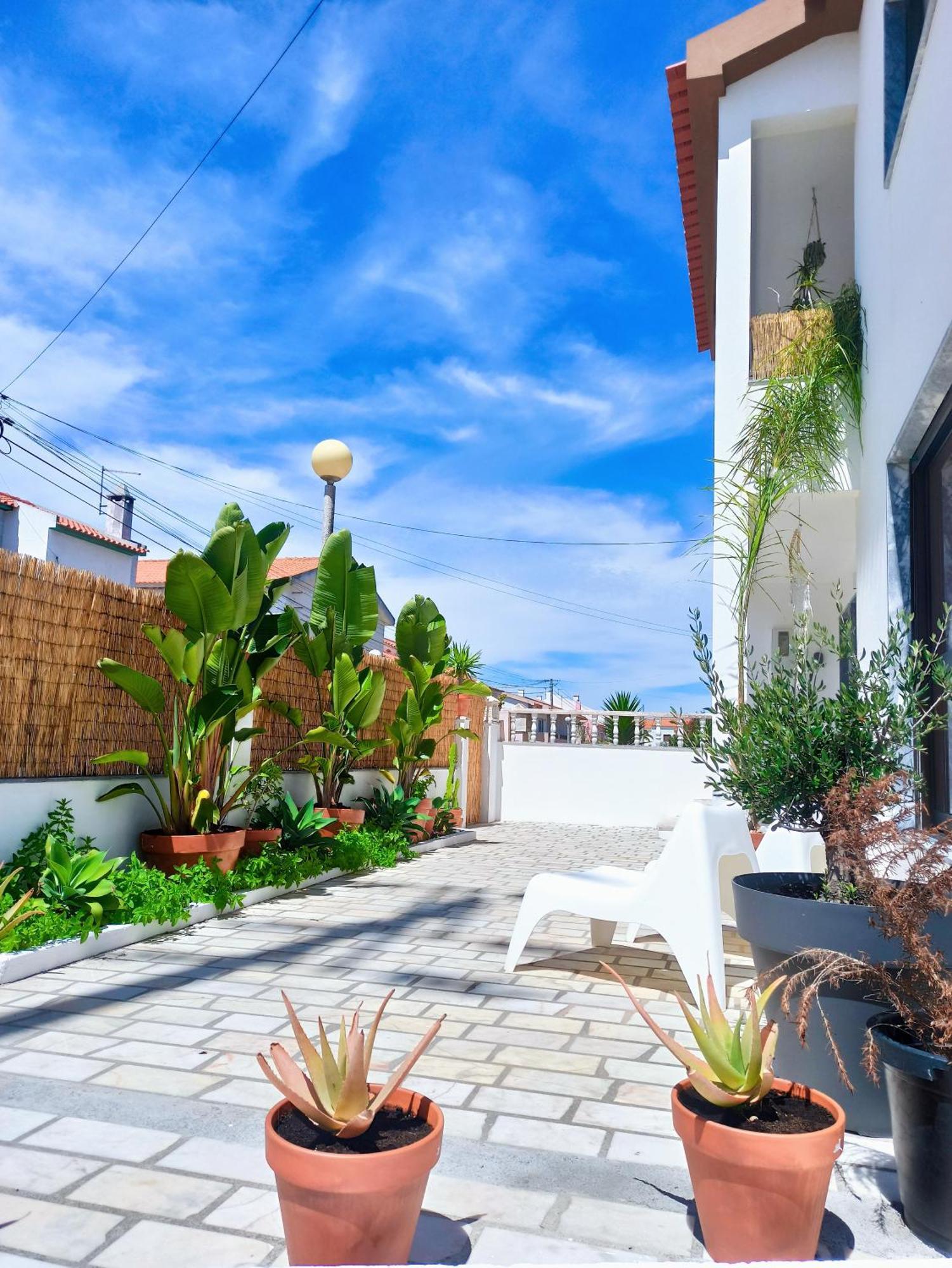 Bed and Breakfast SUPERTUBOS HOUSE Peniche Atouguia Da Baleia Exterior foto